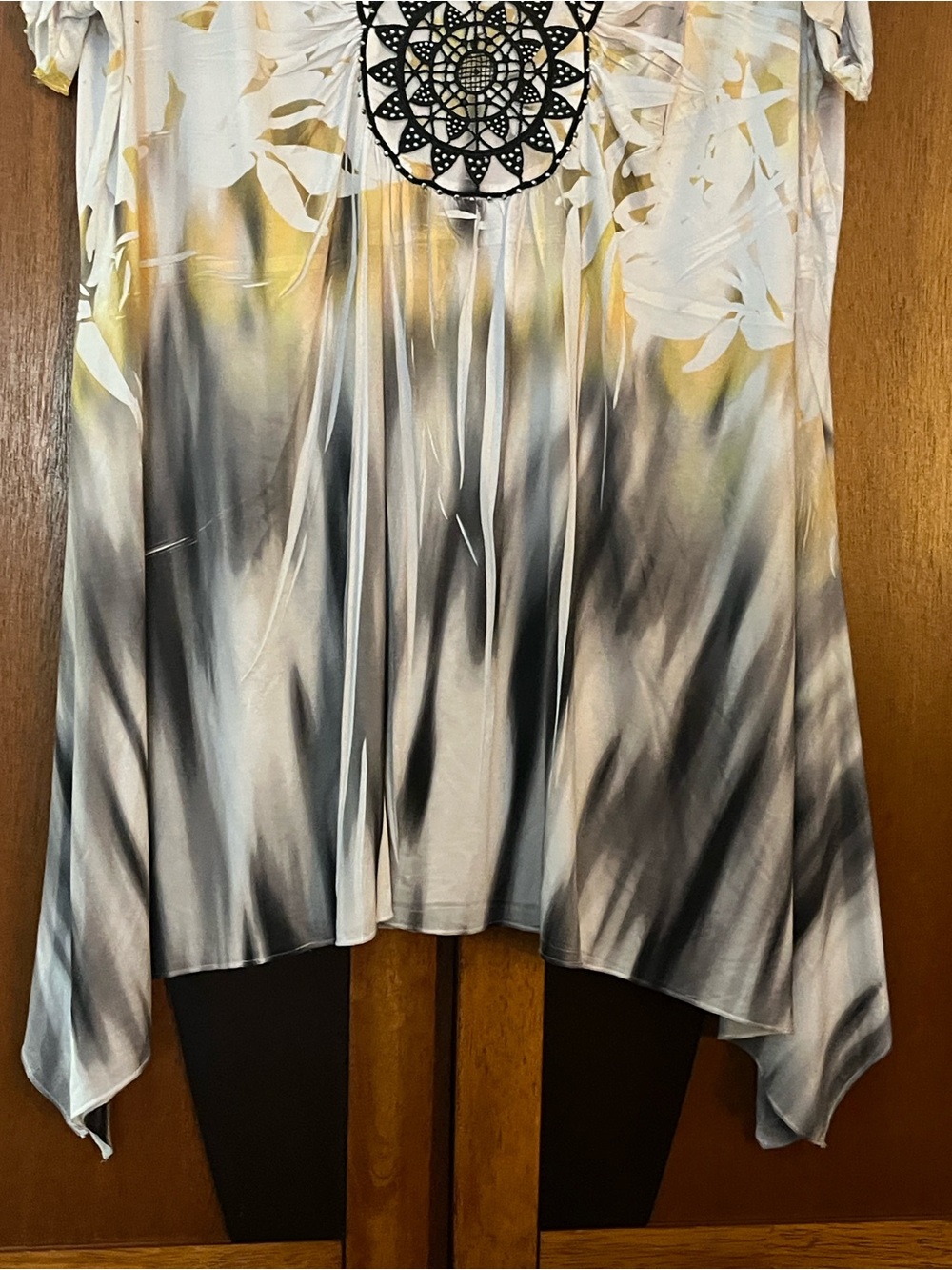 One World Short Flutter Sleeve Sharkbite Hem Top w/Black Crochet Neck w/Sparkles - Picture 5 of 11